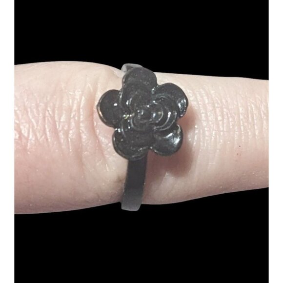 Gothic Casual Black Floral Fashion Ring Size 8 1/2 - Picture 11 of 11